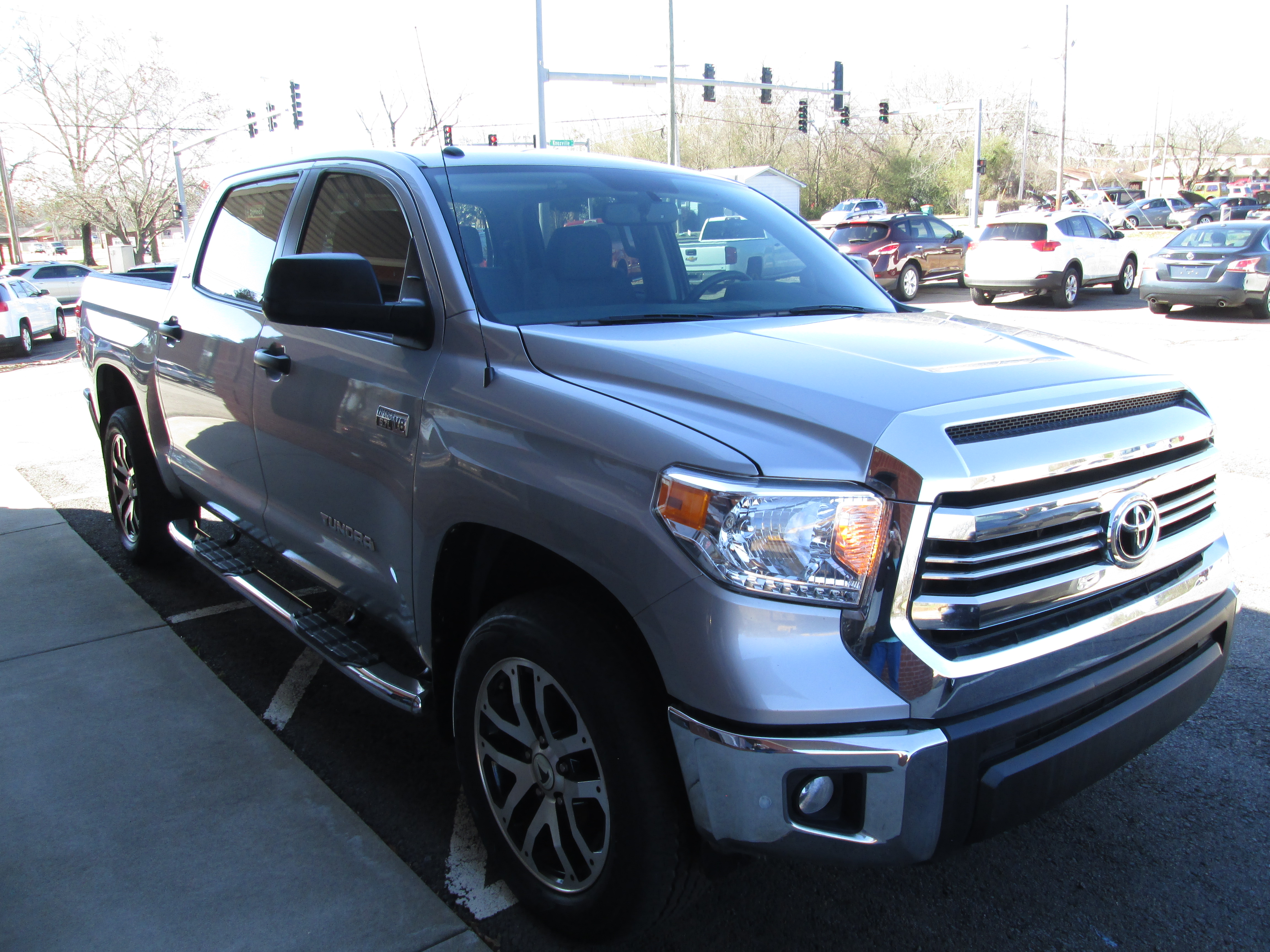 2017 Toyota Tundra Crew Max 4x4 | Parkway Autoplex